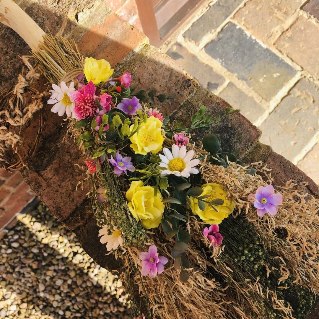 Spring flowers decorative witch broom - Image 2