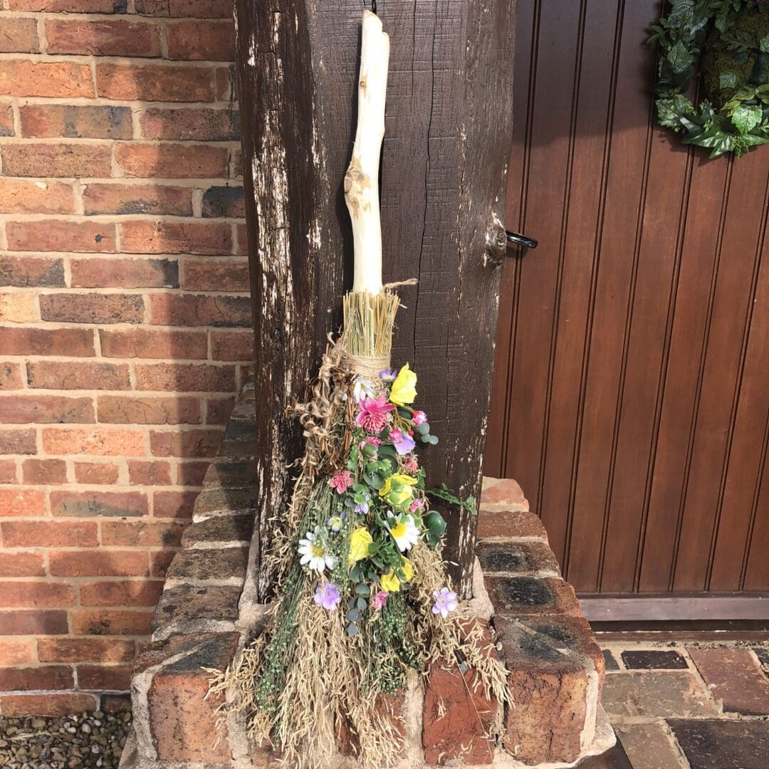 Spring flowers decorative witch broom - Image 5