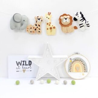 Sew your own felt Safari 5 garland. Sewing kit to make 5 decorations.