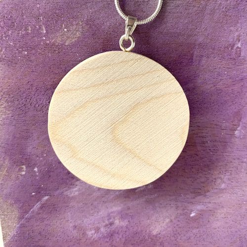 White and gold leaf circle necklace - Image 5