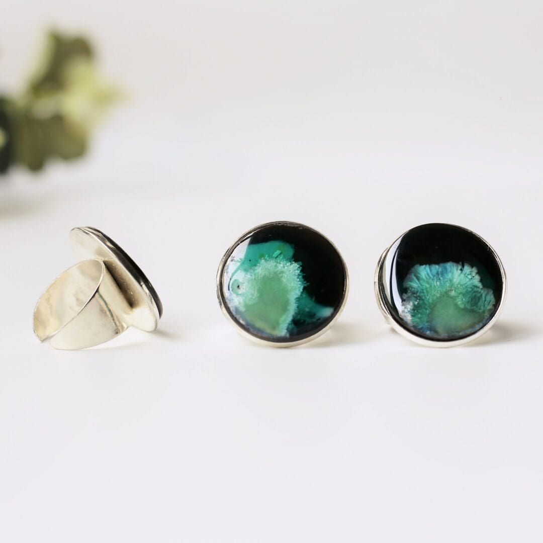 Statement porcelain ring, black & light green - Image 3