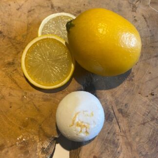 Lemon bath bomb
