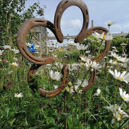 Horseshoe Flower Garden Metal Art - Image 3