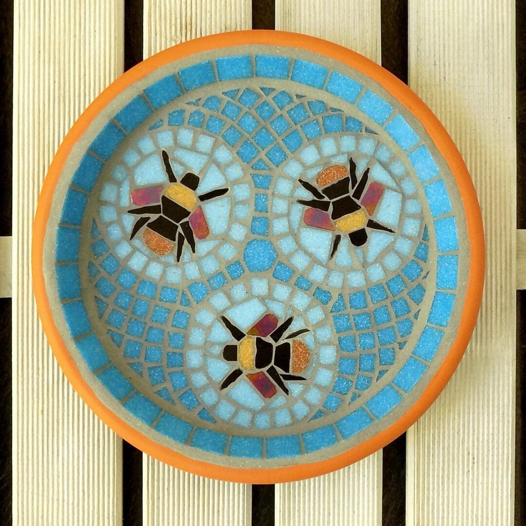 Three Bees Mosaic Bird Bath Wildlife Garden Ornament - Image 4