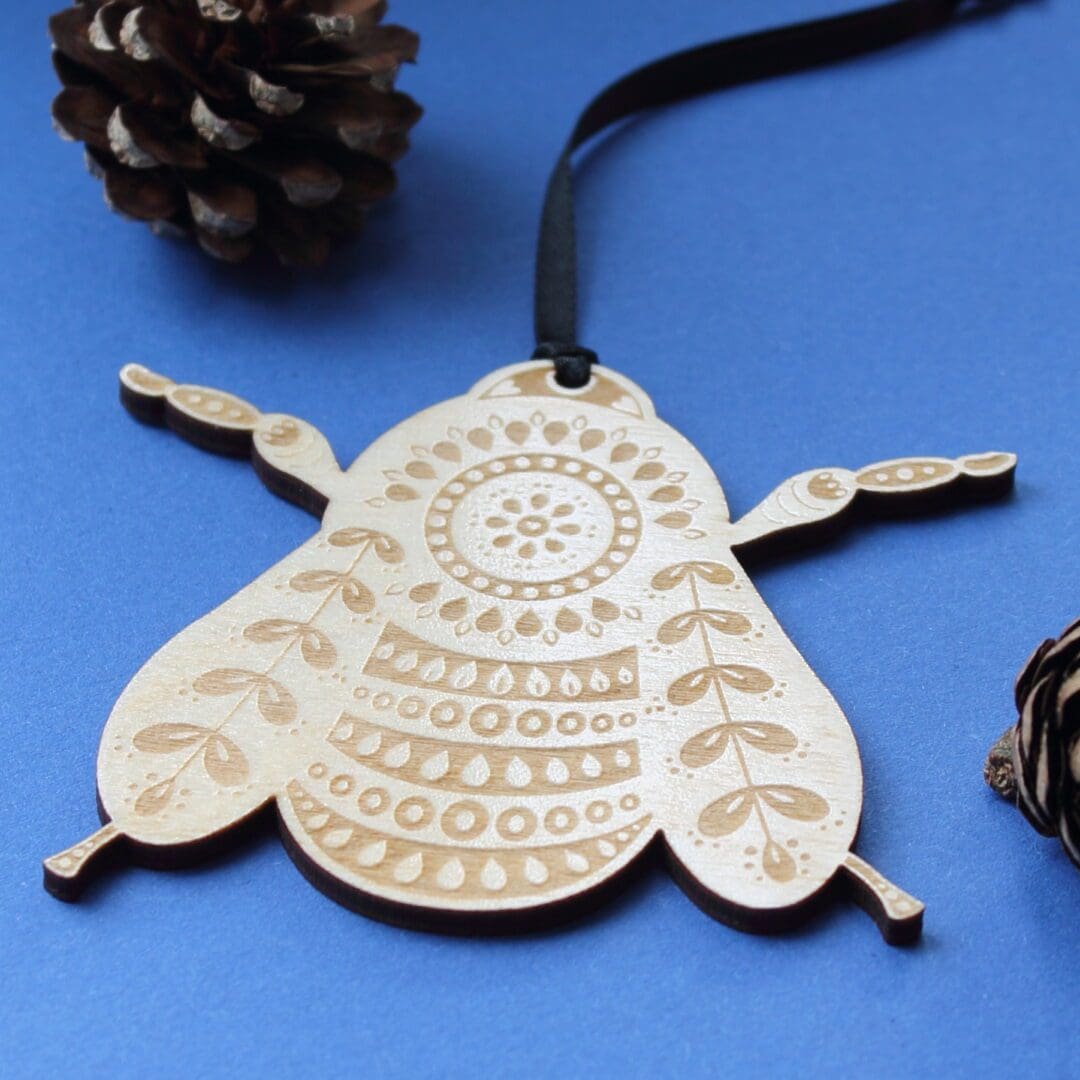 Wooden Folk Art Bumblebee Decoration - Image 4