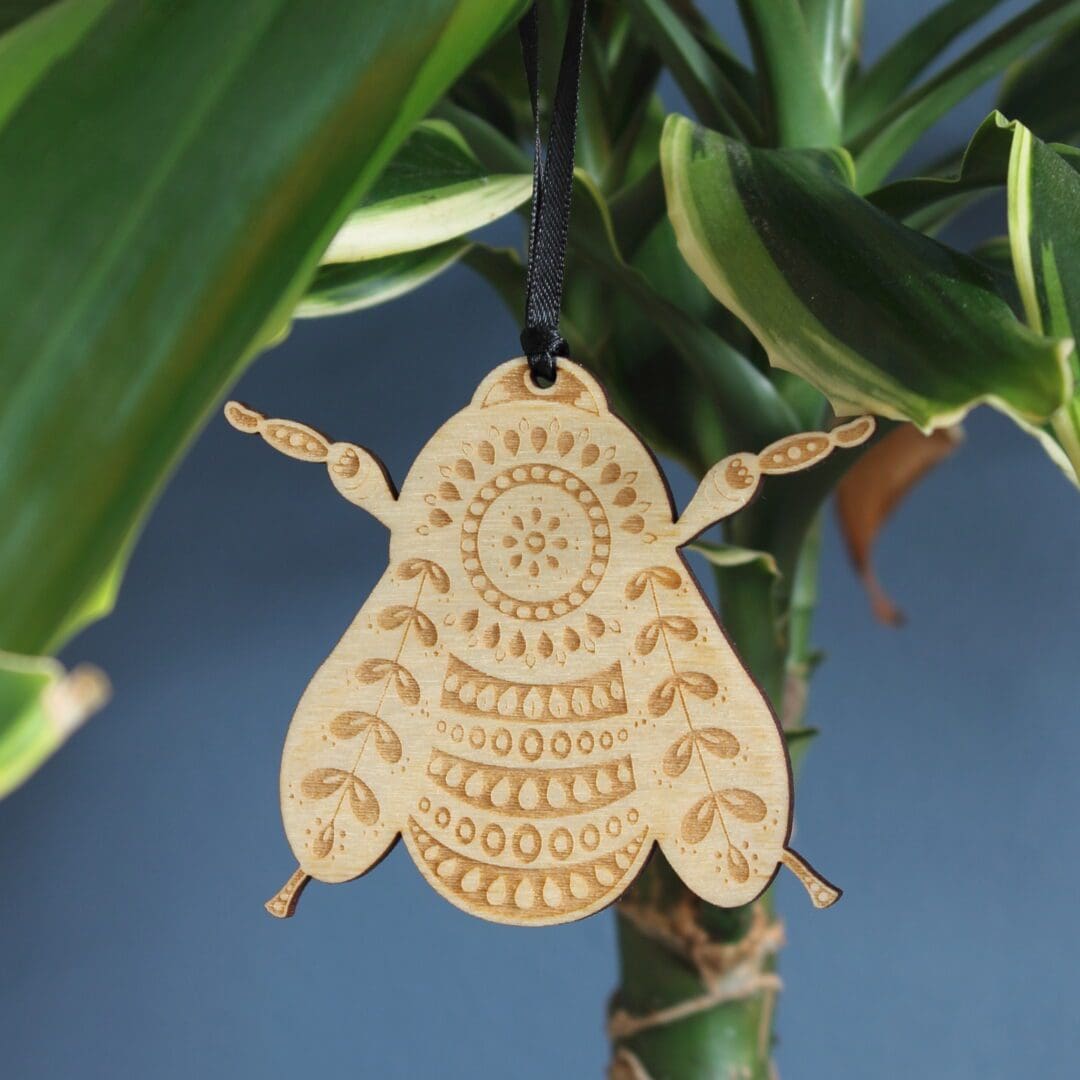 Wooden Folk Art Bumblebee Decoration - Image 3