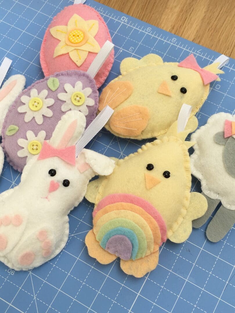 Sew your own felt Easter garland. Sewing kit to make 7 Easter decorations - Image 6