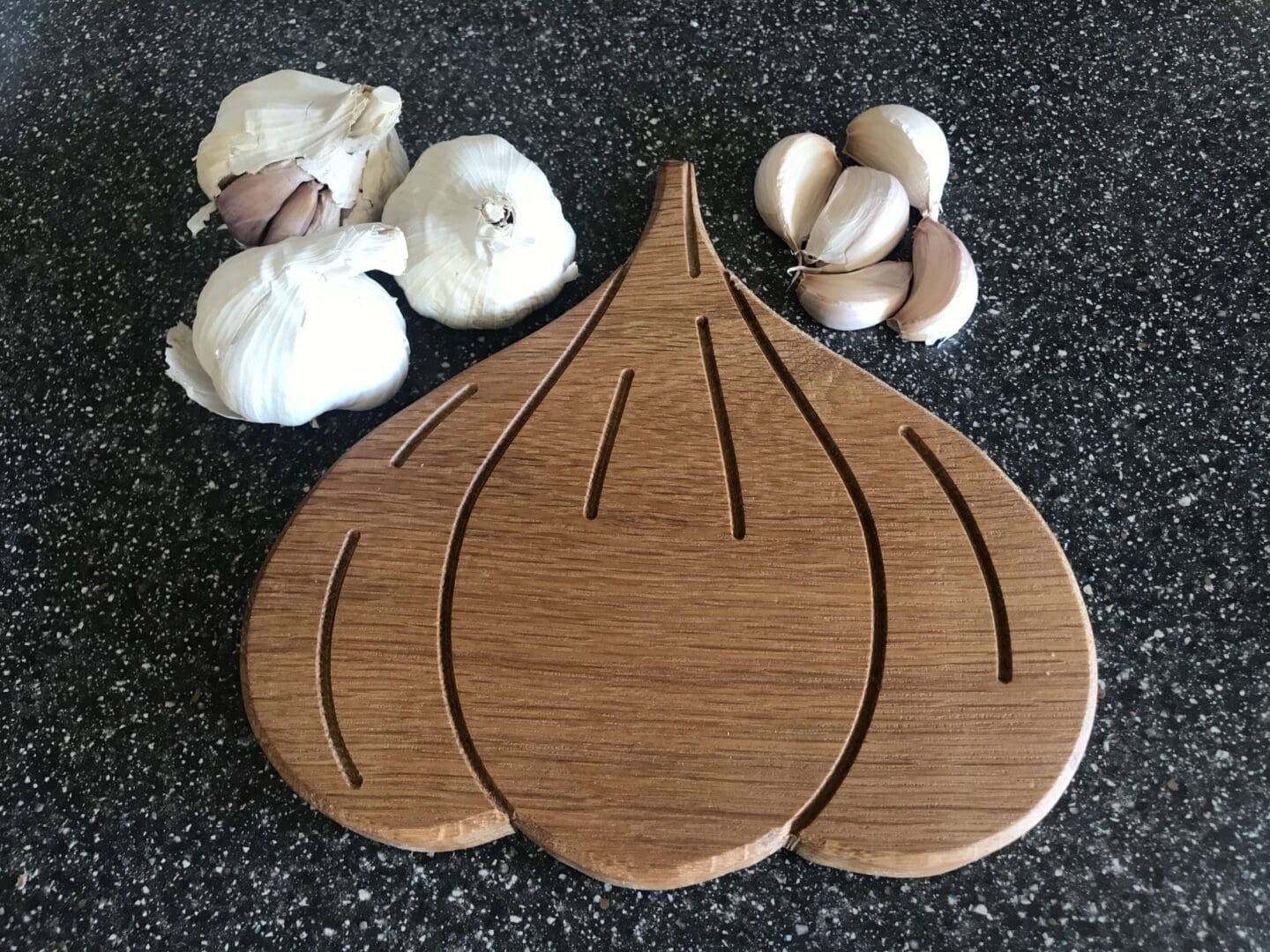 Garlic Oak Chopping Board. - Image 3