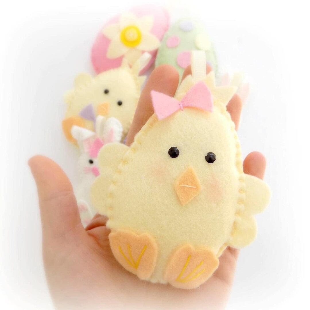 Sew your own felt Easter garland. Sewing kit to make 7 Easter decorations - Image 5