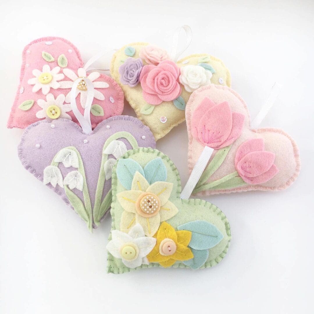 Sew your own felt Flower Hearts. Sewing kit to make 5 Floral Hearts. - Image 5