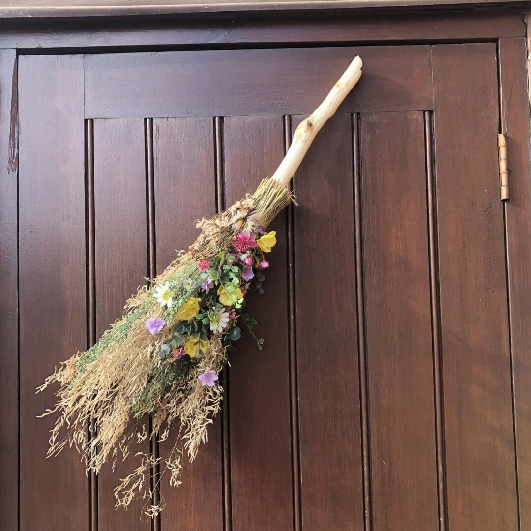 Spring flowers decorative witch broom - Image 8