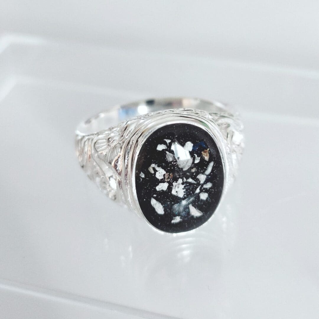 Gents Embossed Memorial Ashes Ring - Image 5