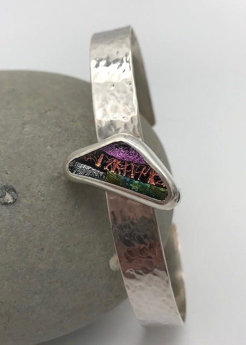 One of a kind hammered eco-silver bangle set with mosaic dichroic glass - Image 6