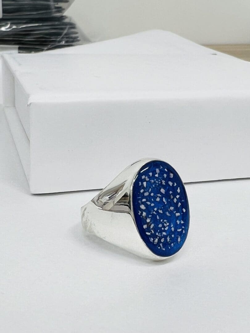 Mens Oval Memorial Ashes Signet Ring - Image 3