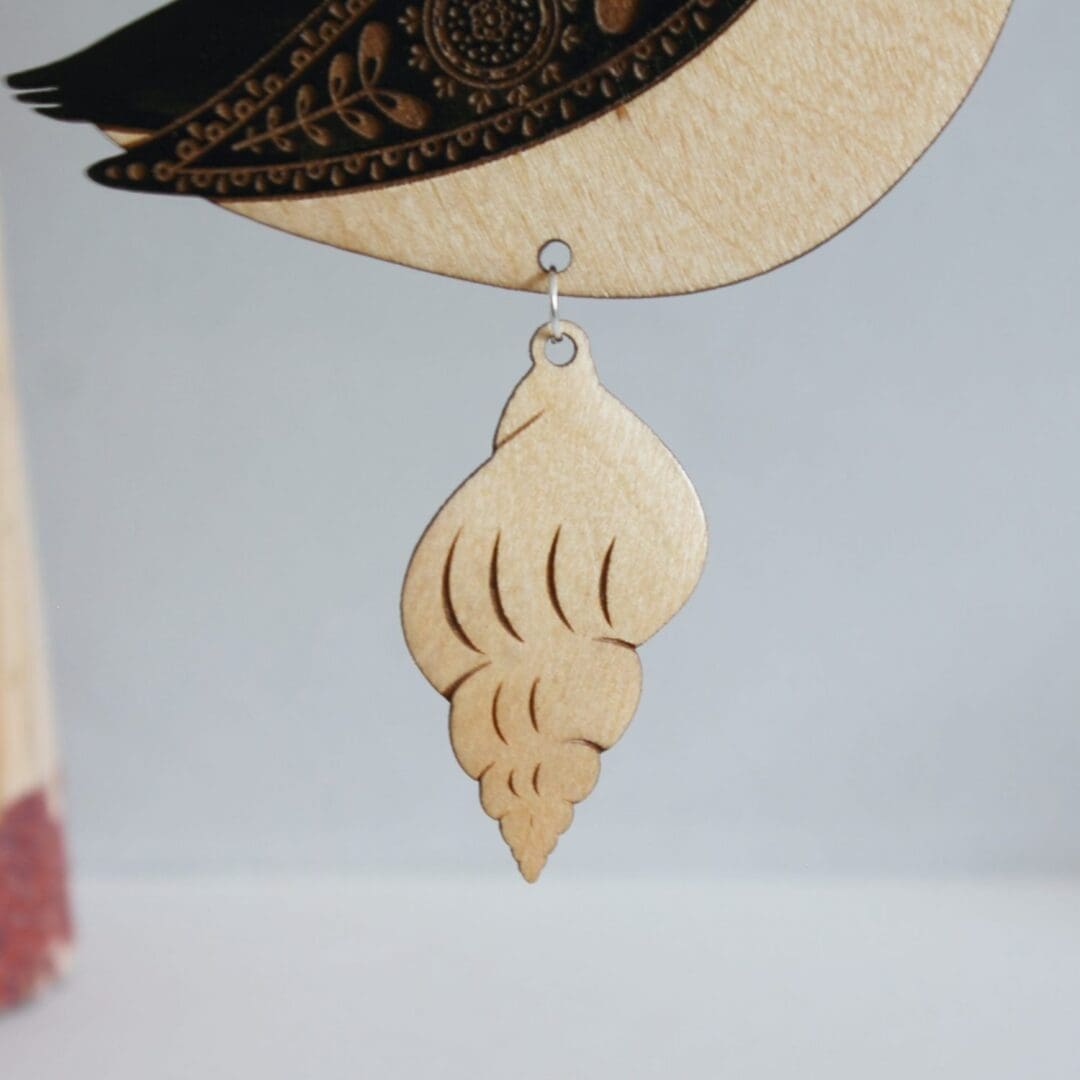 Wooden Puffin Hanging Decoration with Shell - Hand Painted - Image 5
