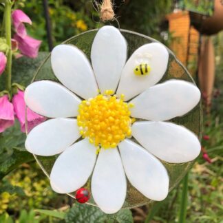 Handmade fused glass Daisy hanging/white flower hanger/bee & Ladybug hanger Fused glass/Mother’s day gift/memory gift/Summer daisy flower/birthday gifts