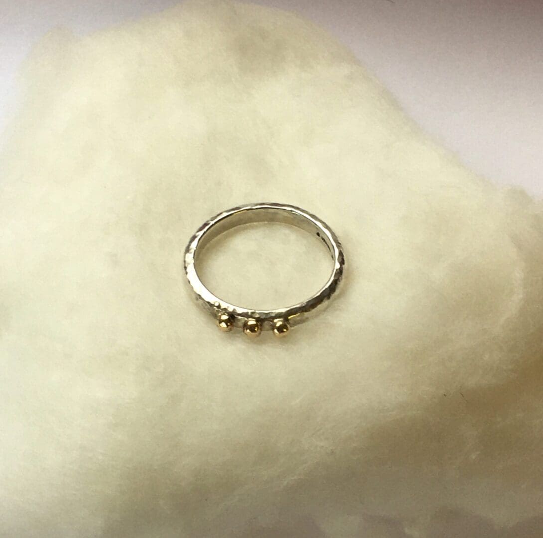 Silver ring with 9ct gold balls - Image 5