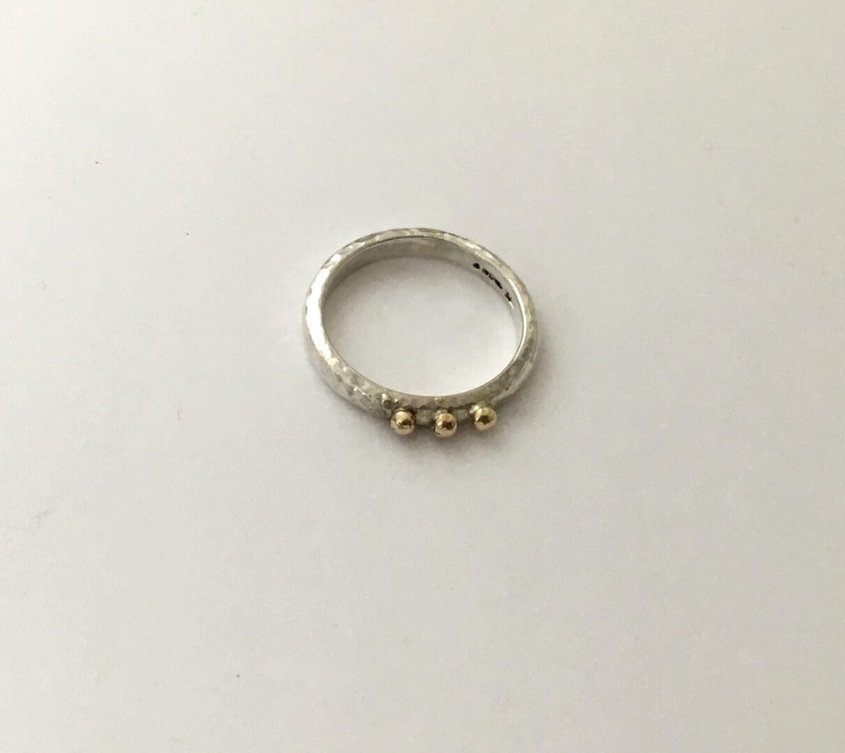 Silver ring with 9ct gold balls - Image 6