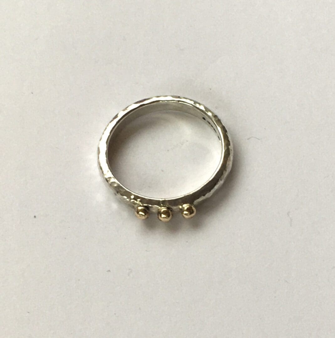 Silver ring with 9ct gold balls - Image 7