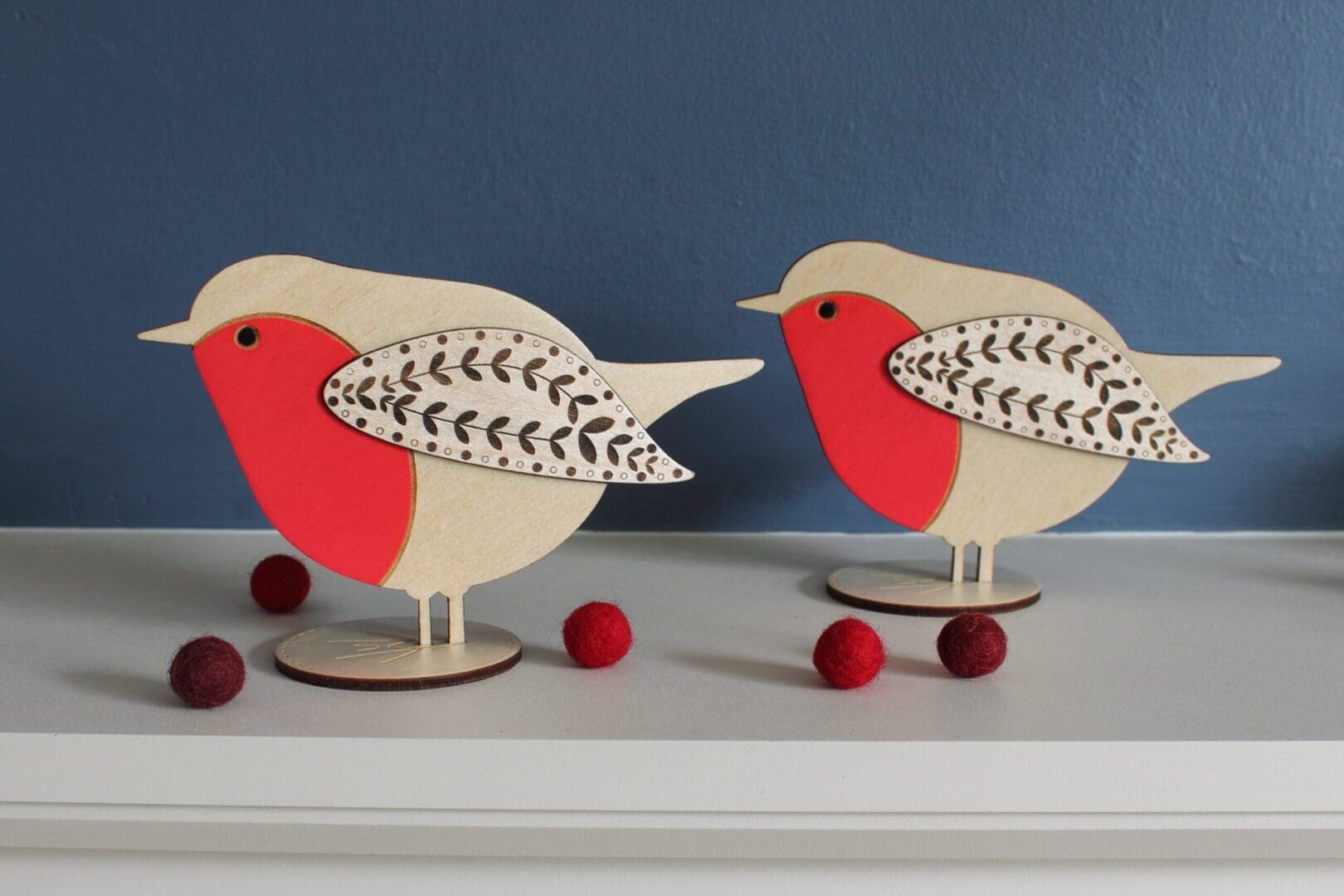 Standing Wooden Robin Christmas Decoration - Etched and Hand Painted - Image 6