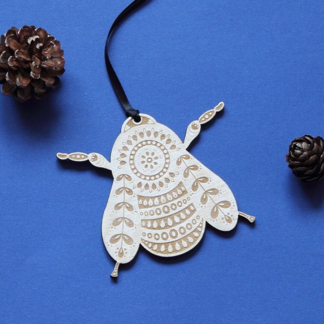 Wooden Folk Art Bumblebee Decoration - Image 5