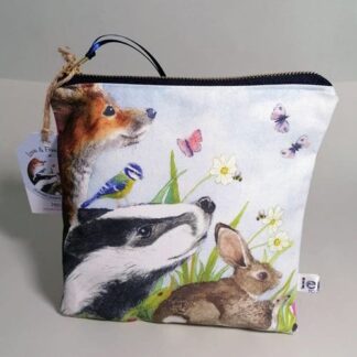 Cotton zipper case adorned by British wildlife.