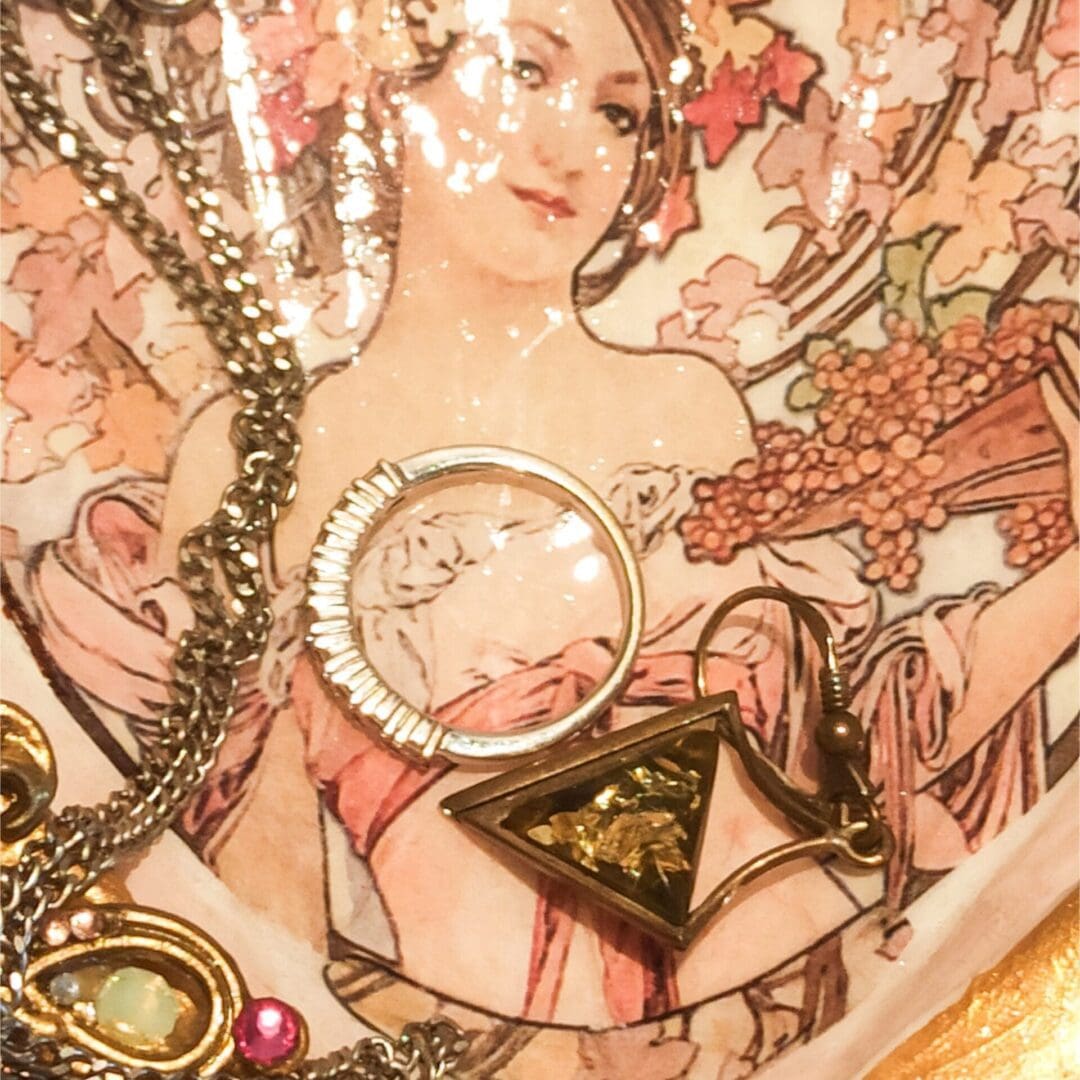 Art Nouveau Style Mucha Decoupaged and Gilded Handcrafted Scallop Shell Trinket Dishes - Image 5