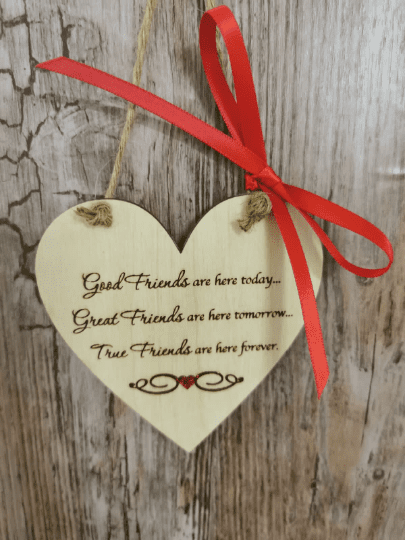 Good friends xmas christmas gift wooden heart plaque sign shabby chic birch plywood