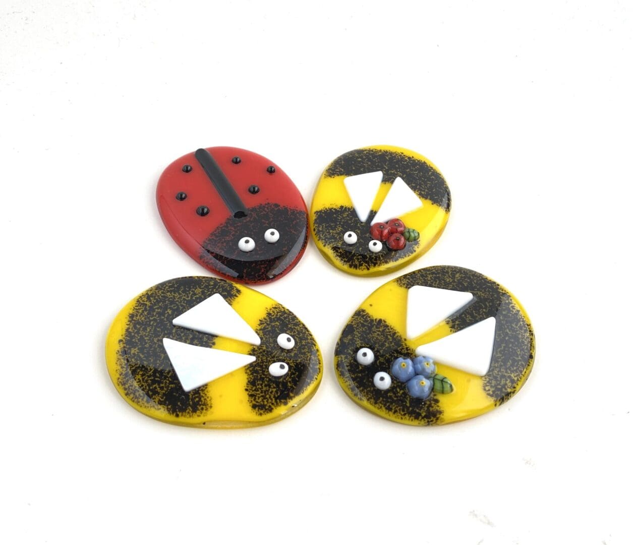 Poppy Bee Pocket Hug - Image 2