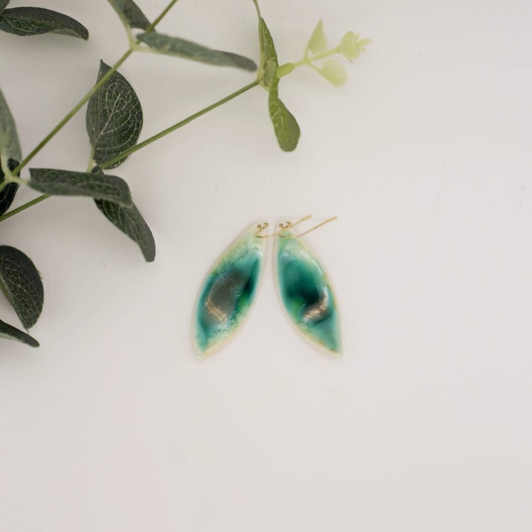 Handmade Porcelain earrings, emerald green, leaf shape - Image 6