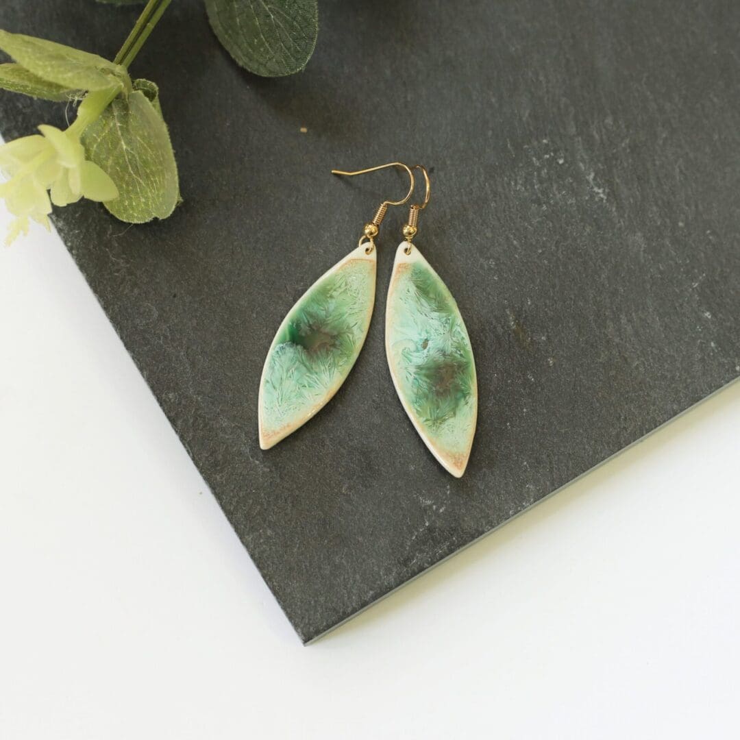 Handmade Porcelain earrings, emerald green, leaf shape - Image 8