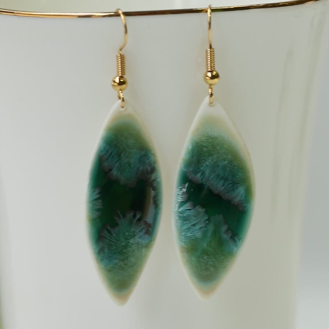 Handmade Porcelain earrings, emerald green, leaf shape - Image 7