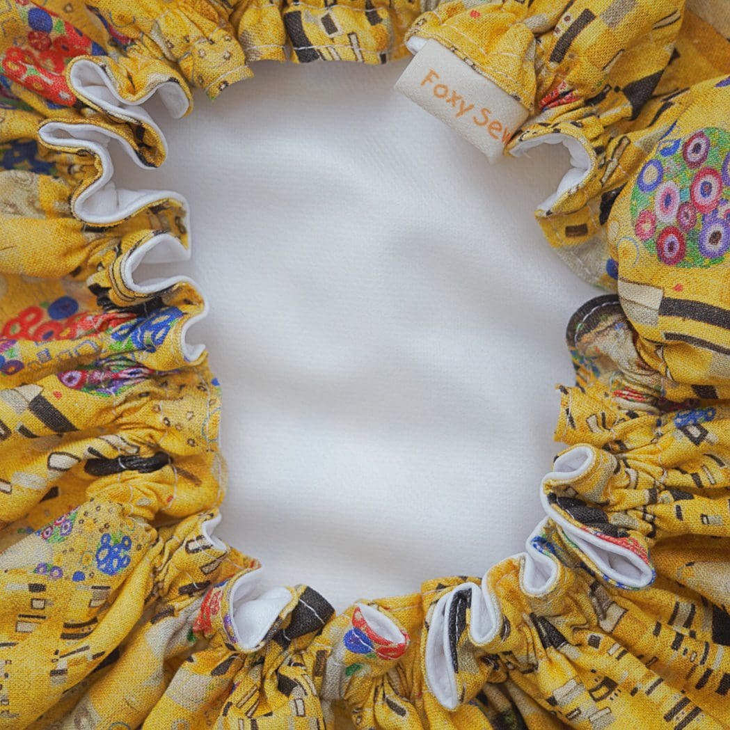 Gustav Klimt The Kiss Luxury Shower Cap - Image 4