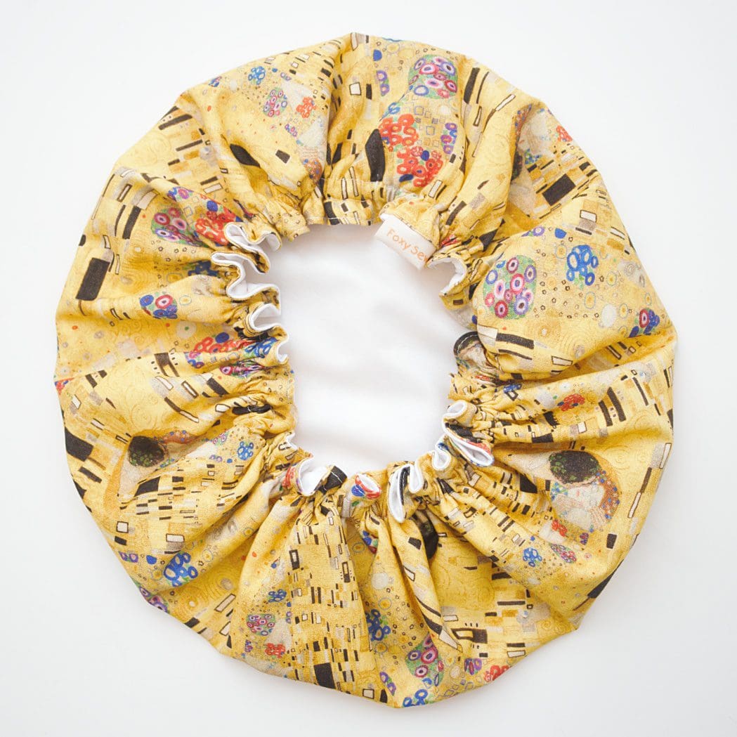 Gustav Klimt The Kiss Luxury Shower Cap - Image 3