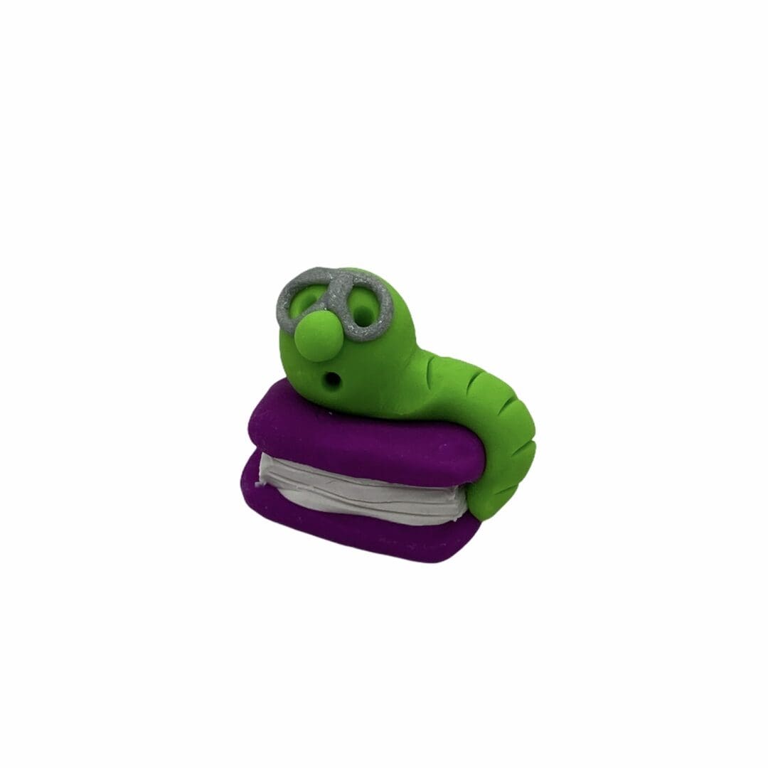 Bookworm clay figure miniature model - Image 3
