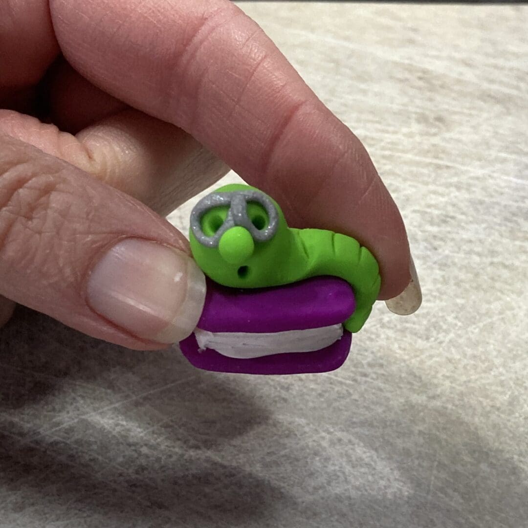 Bookworm clay figure miniature model - Image 2