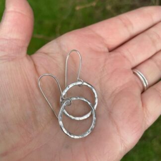 Chilli Designs hammered circle drop earrings