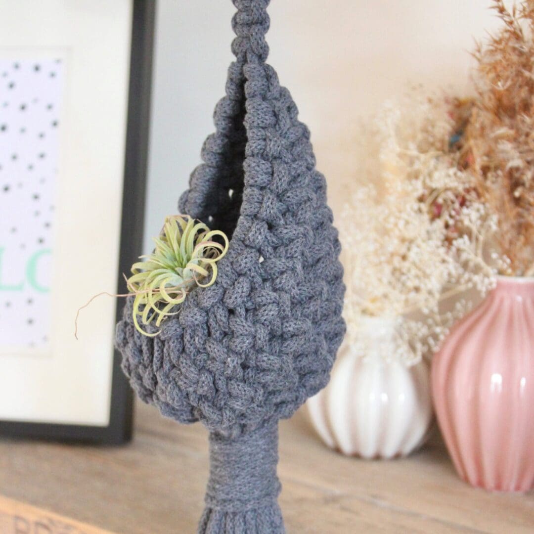 Charcoal pod hange