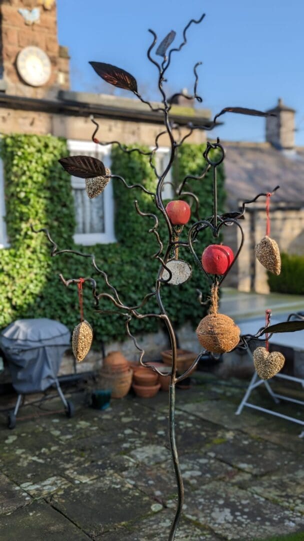 Oval leaf bird feeder tree bird feeding station with 7 patinated coloured stainless steel leaves - Image 5