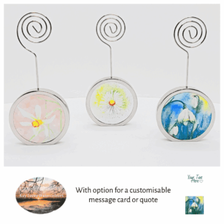 Photo holders featuring spring flowers