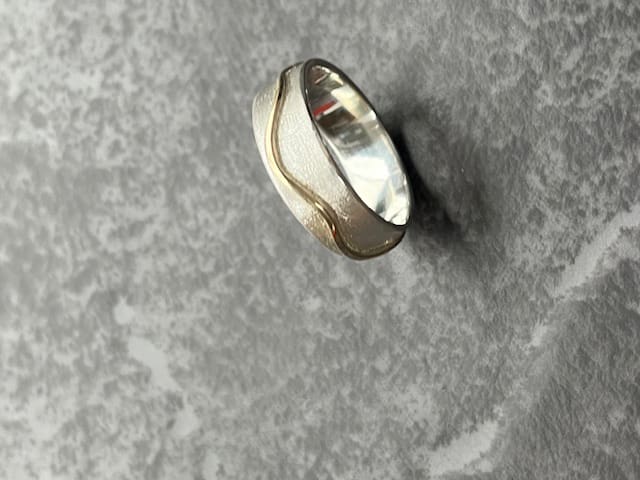Gold Wave Ring - Image 4