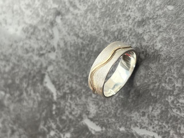 Gold Wave Ring - Image 7