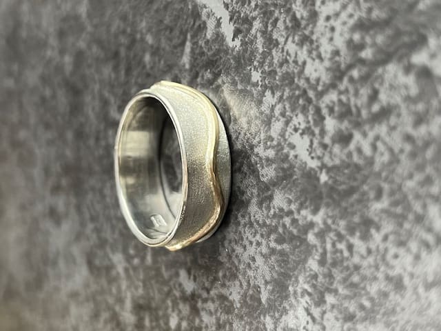 Gold Wave Ring - Image 3