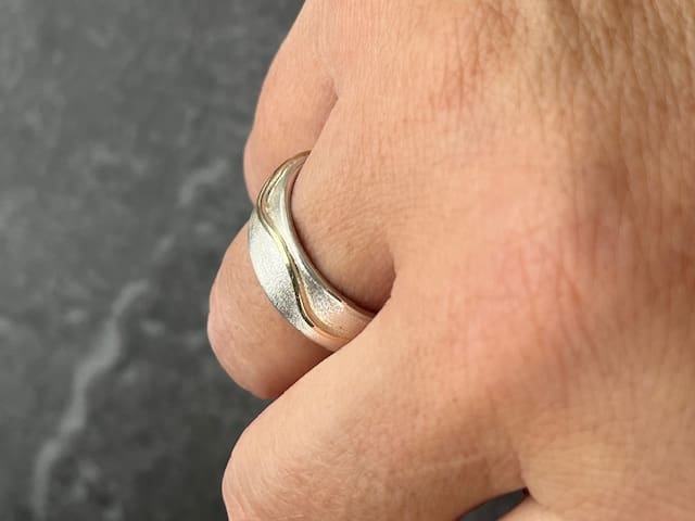 Gold Wave Ring - Image 6