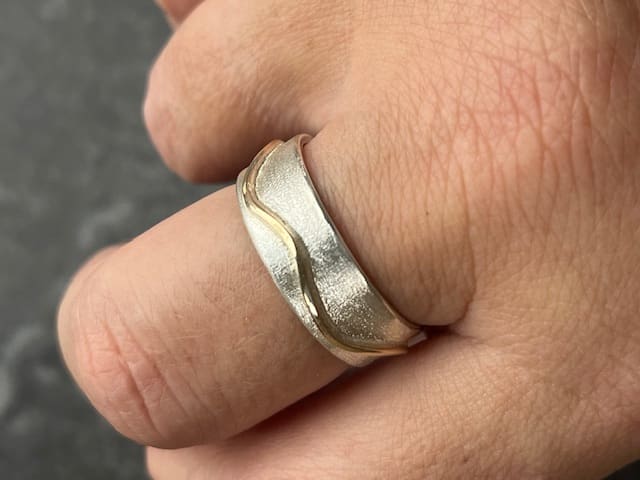 Gold Wave Ring - Image 8