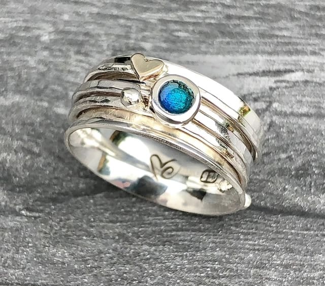Gold Heart and Enamel Spinner Ring - Image 7