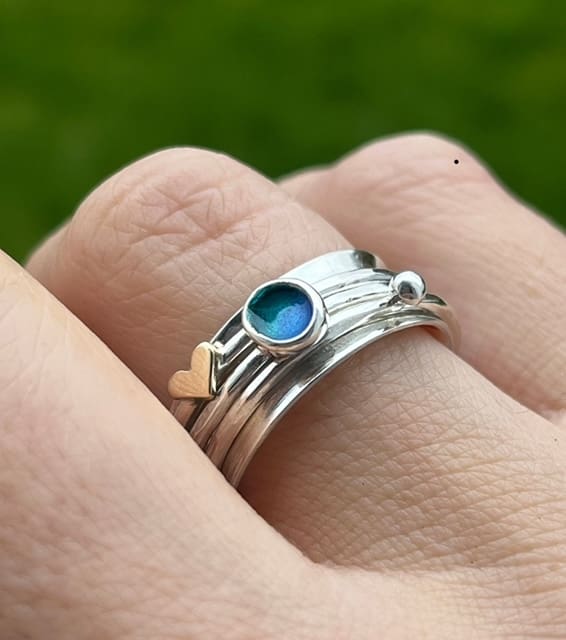 Gold Heart and Enamel Spinner Ring - Image 6