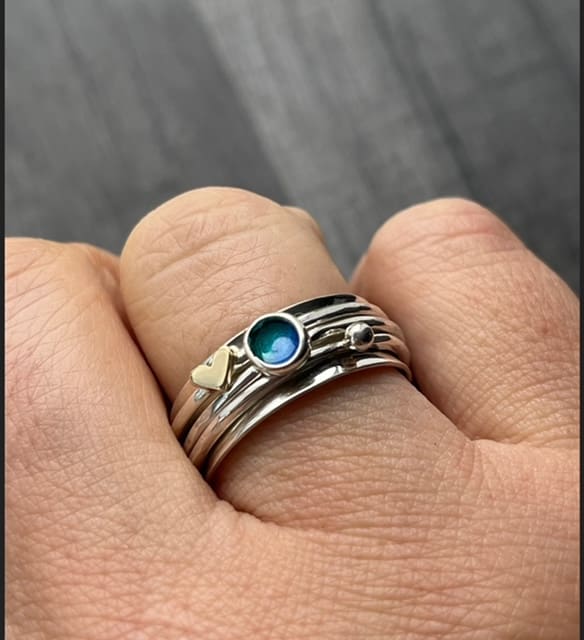 Gold Heart and Enamel Spinner Ring - Image 3