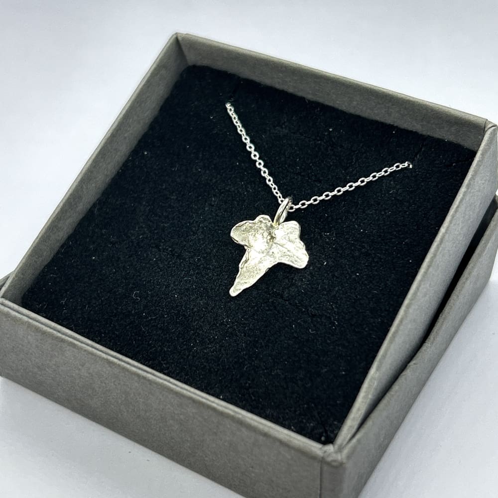 Silver Ivy Leaf Necklace - Image 5