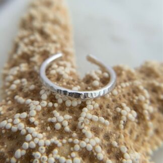Conch Line Hammered Silver Ear Cuff